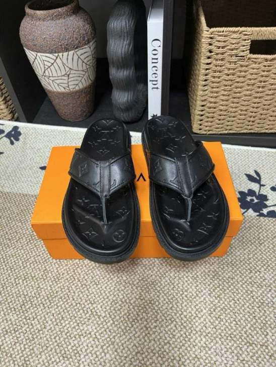 Picture of Louis Vuitton Slippers _SKULVsz38-46jyh0811770